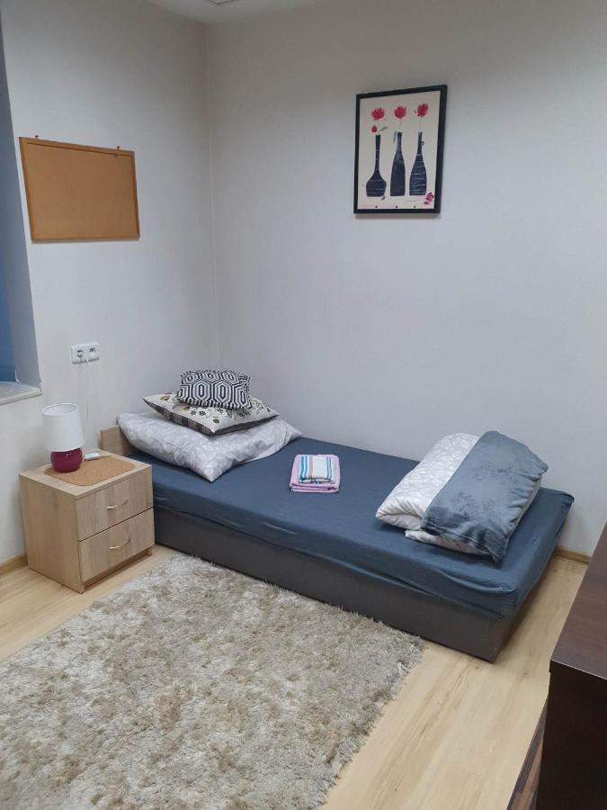 Apartament Ze Wspolna Lazienka I Kuchnia W Centrum Starachowic *