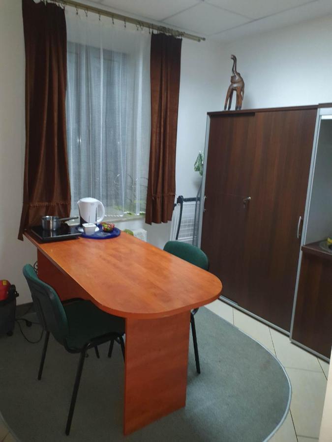 Apartment Ze Wspolna Lazienka I Kuchnia W Centrum Starachowic Starachowice