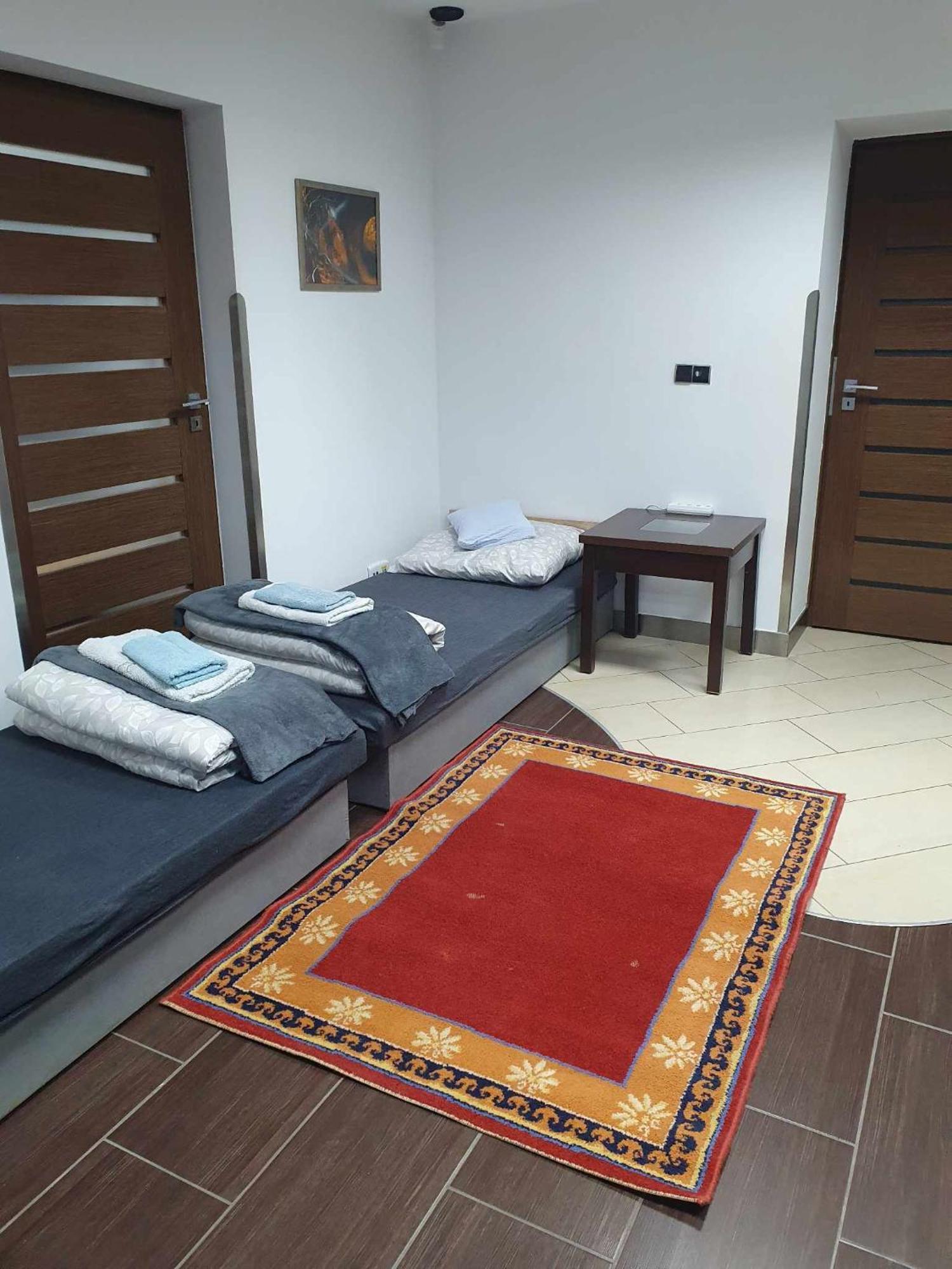 Apartment Ze Wspolna Lazienka I Kuchnia W Centrum Starachowic